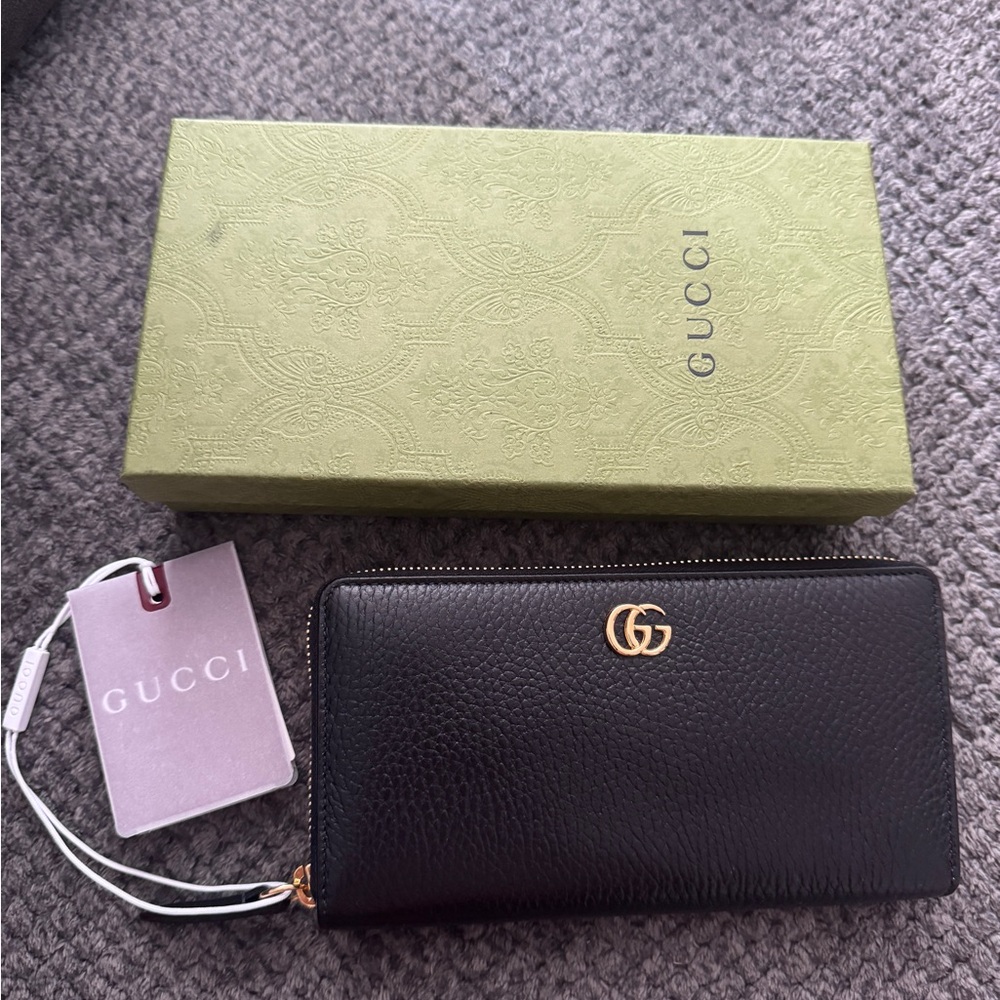 GUCCI authentic wallet